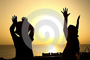 Happy child at the time of the silhouette of the sea background