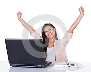 Šťastný žena kancelária pracovník veselí 