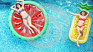 Happy friends having fun inside swimming pool during summer vacation - Focus on faces