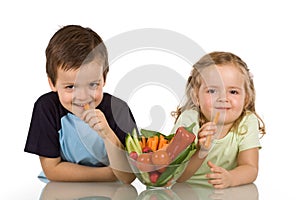 Happy kids eating img