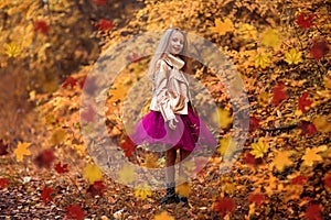 Happy Lifestyle portrait of a beautiful young model blond girl outdoors. girl in park. Autumn season. Portrait of a beautiful girl