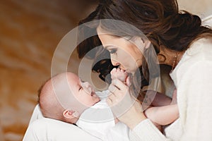 Contento madre neonato un bambino 