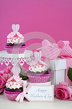 Happy Mothers Day pink and white cupcakes.