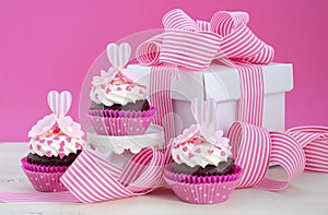 Happy Mothers Day pink and white cupcakes.