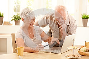 Contento più vecchio Fare connesso a internet 