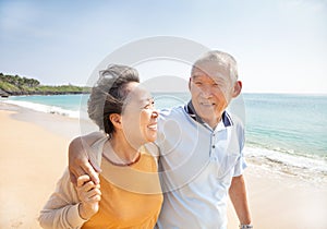 Glücklich Senioren auf der Strand 