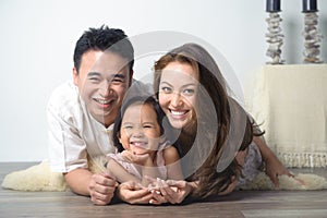 Šťastný asijský rodina 