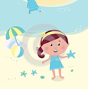 Happy smiling girl on the beach holding sea star