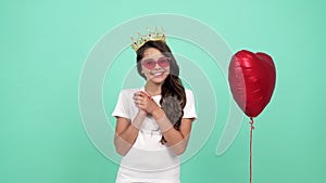 happy teen girl in sunglasses and queen crown felt confused after heart balloon flew, suddenness.