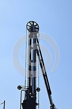 harbor equipment with a wheel on top