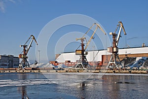 Harbour cranes