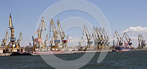 Harbour cranes