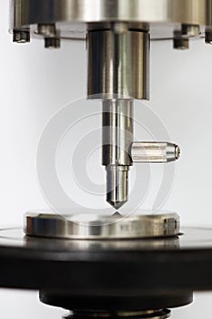 Hardness test with standard block