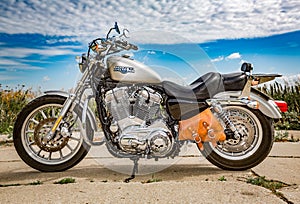 Harley-Davidson - Sportster 883 Low