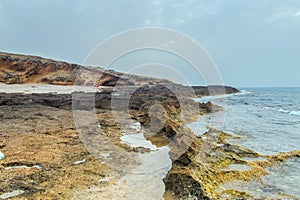 Armonía de países a el mar montanoso cumple pacífico Playa en Túnez 
