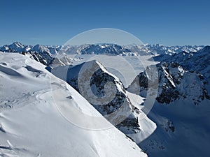 Harsh mountains and sea of fog