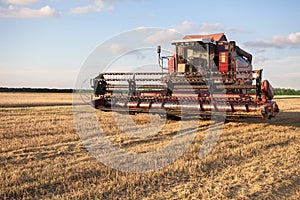 Harvester combine