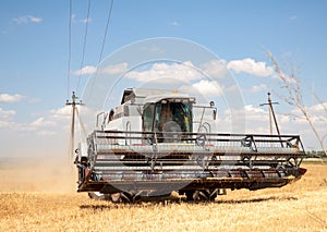 Harvester machine to harvest wheat field working