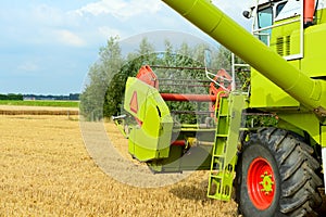 Harvesting combine