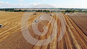 Harvesting process held by the agricultural combines