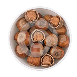 Haselnuts in bowl.