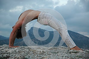 Hatha-yoga: bridge img