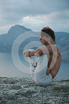 Hatha-yoga: padmasana photo