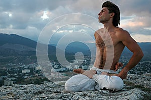 Hatha-yoga: padmasana#3 photo