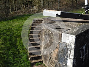 Hatton locks Warwickshire