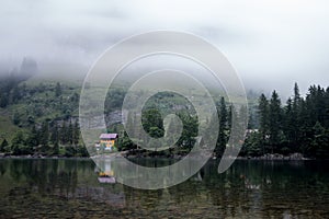 Haus am See mit Spiegelung. Appenzell, Schweiz