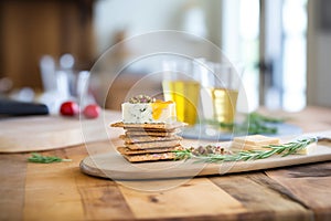 havarti cheese layered on rye crackers, fresh on wooden plank