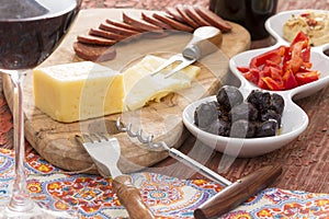Havarti cheese and savory snacks with red wine