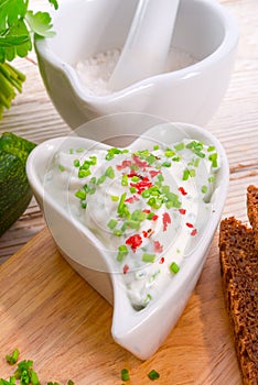 Have breakfast curd with chives