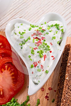 Have breakfast curd with chives