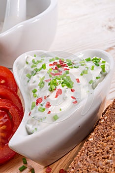 Have breakfast curd with chives