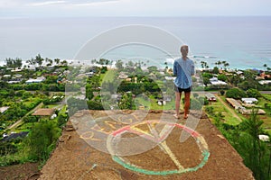 Hawaii, peace hiking trail with great view onto the pacific ocean, Oahu, Hawaii, USA