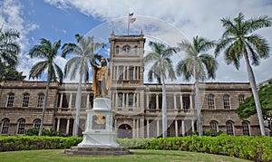 Hawaii Supreme Court Building with Statue of King Kamehameha the Great