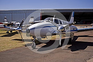 Hawker Beechcraft Baron 58 photo