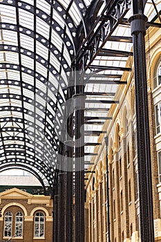 Hays Galleria, modern passage situated on the south bank of the River Thames, London, United Kingdom
