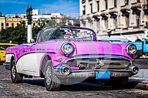 HDR - Beautiful american ping vintage car parked in Havana Cuba - Serie Cuba Reportage