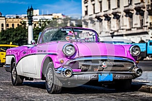 HDR - Beautiful american ping vintage car parked in Havana Cuba - Serie Cuba Reportage photo