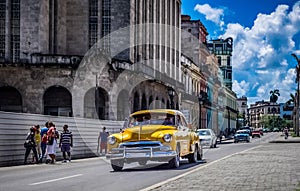 HDR - Street life scene in Havana Cuba with american vintage cars - Serie Cuba Reportage photo