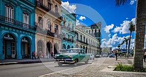 HDR - Street life scene in Havana Cuba with green american vintage cars - Serie Cuba Reportage