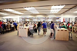 Head Apple store on Fifth Avenue in New York