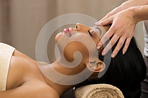 Head massage at spa photo