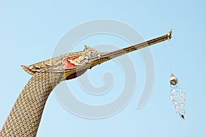 Head part of golden bird