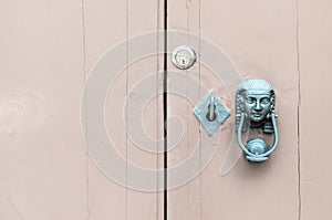 Head of the Sphinx, and key in the lock. Green version