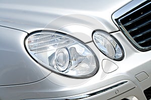 Headlamp on Mercedes Benz photo