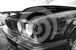 HEADLIGHT OF AN OLD CAR YOUNGTIMER