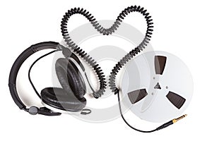 Headphone cord from a heart shape